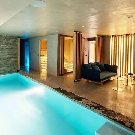 9br Relaxing Chalet With Pool