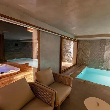 9br Relaxing Chalet With Pool