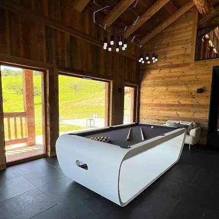 9br Relaxing Chalet With Pool
